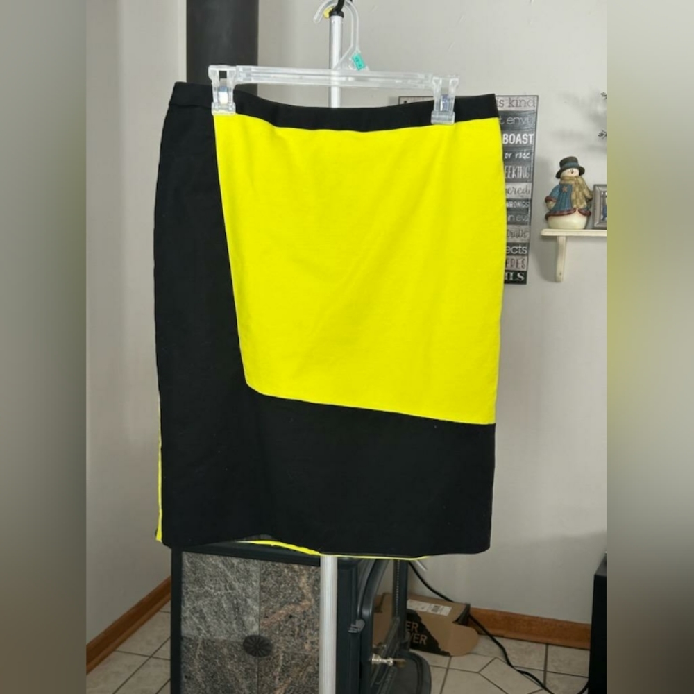 Worthington ladies straight mini skirt sz 10